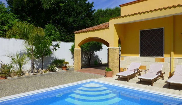 Beautiful Seaside Villa with pool & garden. 25 Mins From Airport. Free Wifi