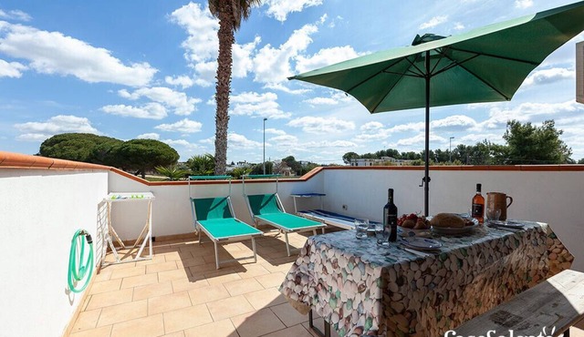Beautiful vacation home with garden and veranda, 5 rooms in Porto Cesareo, m151