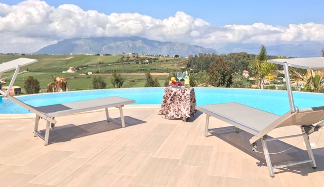 BEAUTIFUL VILLA WITH POOL