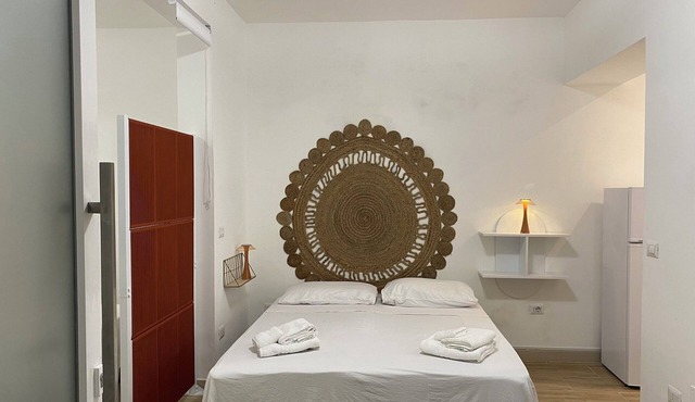 Bed and Breakfast 'Isid'Oro Rooms - Camera 2' with Wi-Fi and Air Conditioning