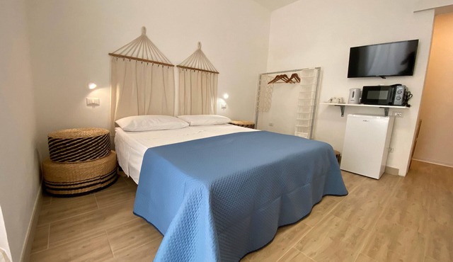 Bed and Breakfast 'Isid'Oro Rooms - Camera 1' with Balcony, Wi-Fi and Air Conditioning