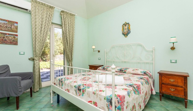 Bed and Breakfast 'Terra' with Sea View, Shared Pool and Wi-Fi