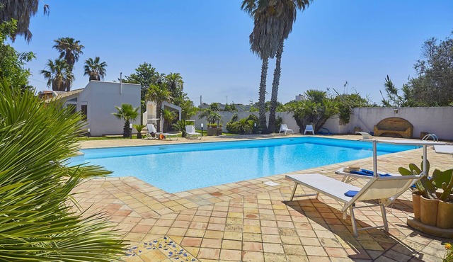 Belvilla by OYO Villa Lory