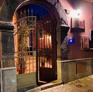 Bianca di Navarra House