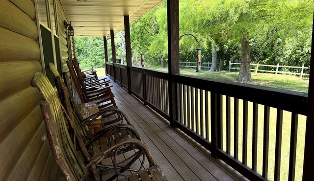Binion Lodge: Wooded Privacy Near Lake Shelbyville in Sullivan Township