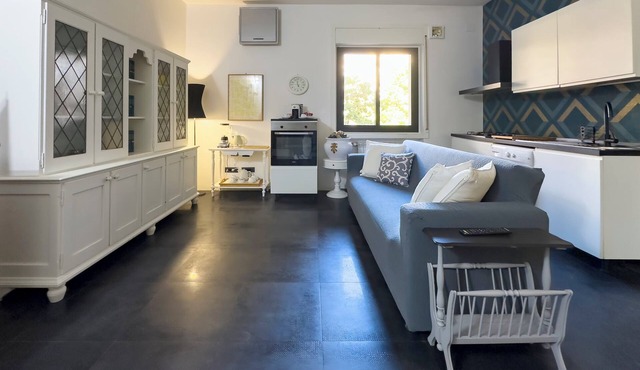 Black & White - Apartment Wifin