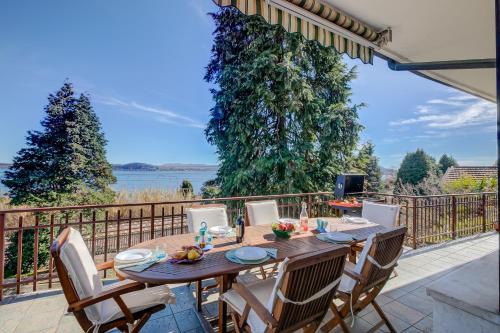 Blooming Villa Cos with Garden and Lake View