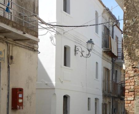 BORGO PETELIA, Casa Castiglione, Antica casa su due piani con scala esterna