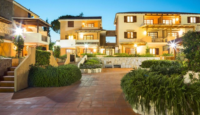Bougainvillae Trilo by Interhome