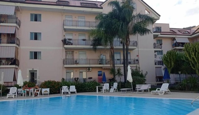 Bouganville Residence - Family apartment with swimming pool, sports field, park.