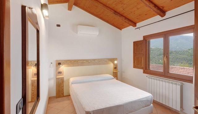 Cabin 'Frantoiana' with Mountain View, Wi-Fi and Air Conditioning