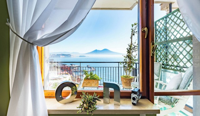 CaHouse - Three Bedroom Apartment, Sleeps 9