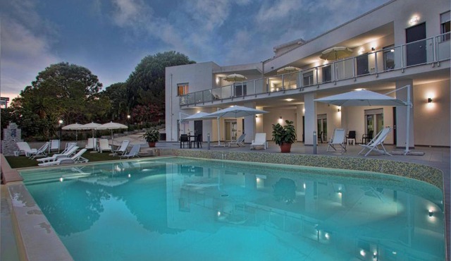 Cala Del Faro Beach Villas