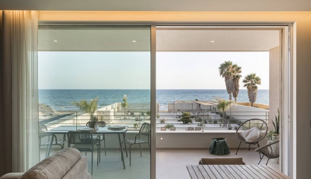 Cala Theresia, Dora - Sea front apartment