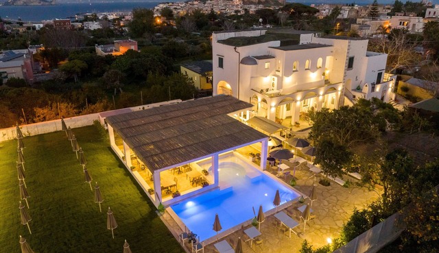 Calacala rooms, restaurant & farm experience