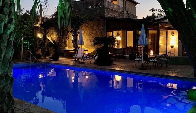 "Cambusa Cottage" with terrace, swimming pool and spa hot tub