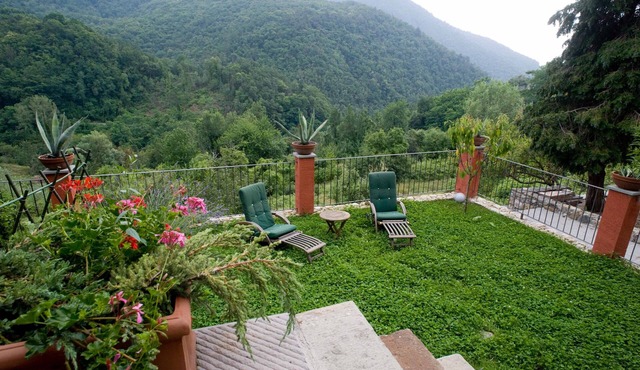 Casa Boru - a beautiful fully restored spacious house with fantastic views in Calice al Cornoviglio