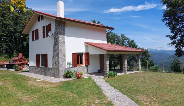 Casa Cossi near Cinque Terre with private pool in Maissana