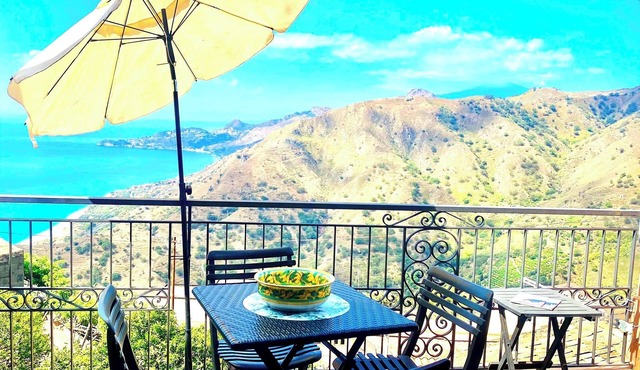 Casa Francesco - House with sea view and Etna volcano