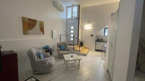 Casa intera piano terra con piccolo giardino