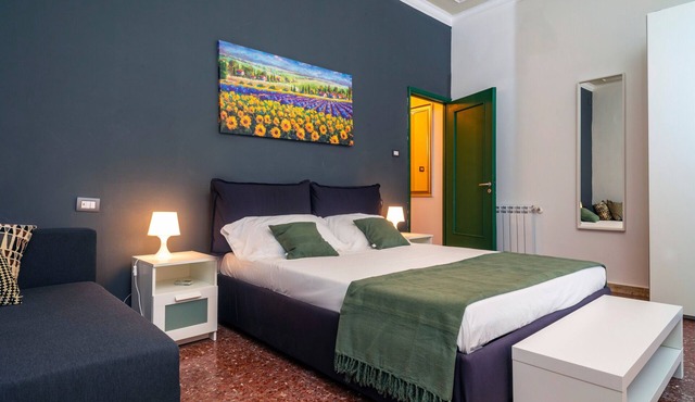 'Casa Italia' with Balcony, Wi-Fi and Air Conditioning