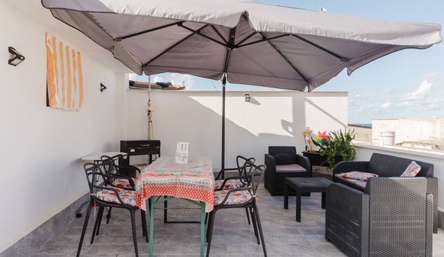 Casa Luna with Private Terrace, Wi-Fi and Air Conditioning