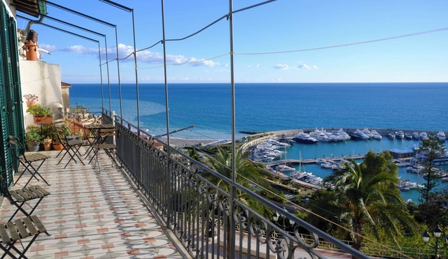 Casa Molinari - Large apartment with incredible sea views 008065-LT-0272