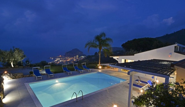 Casa Splendida - Four Bedroom Villa, Sleeps 8