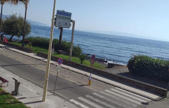 Casa sul lungomare di torre archirafi