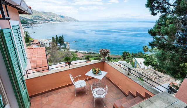 Casetta Amelia with Seaview by Wonderful Italy