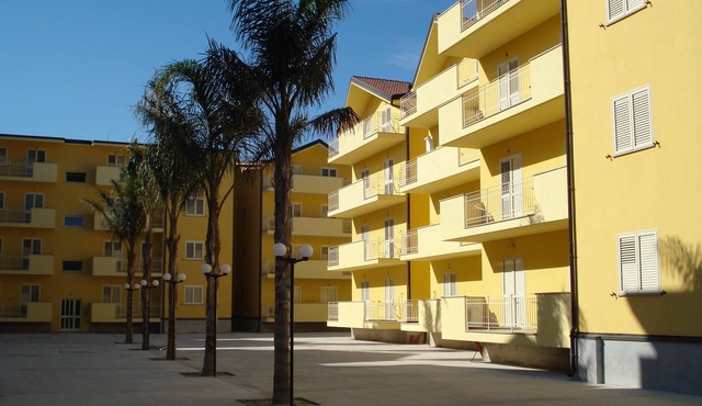Caulonia Marina. A/C, modern, shared pool, close to beach and amenities.