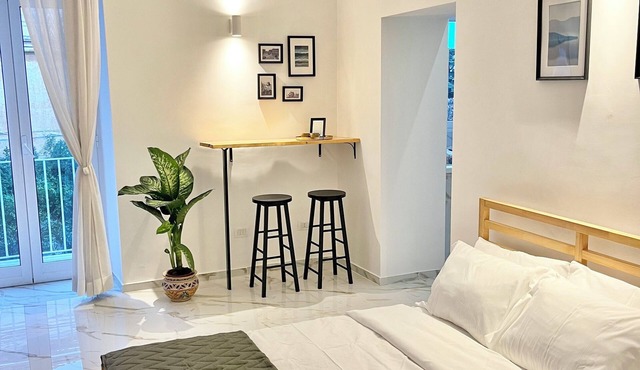 Centric apartment, bright and cozy, well connected to public transport