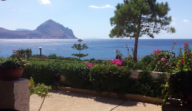 Chalet in Makari very close to the sea with wonderful sunsets.