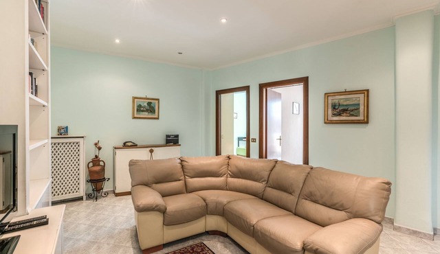Charming 2-bedroom apartment with WiFi, AC in amazing Roma