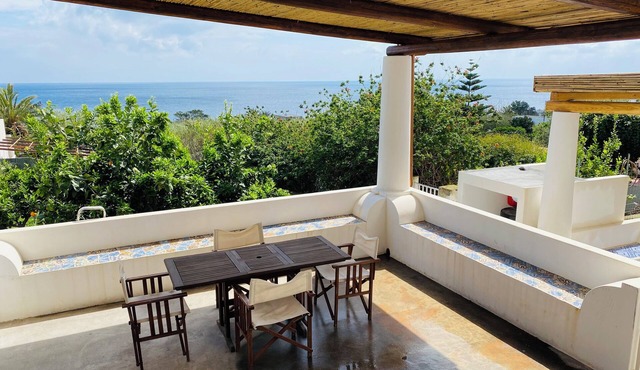 Charming 2-bedroom house in gorgeous Stromboli with AC