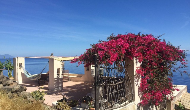 Charming apartment 35 steps from the sea