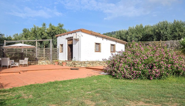 Charming cottage not far from the beach.
