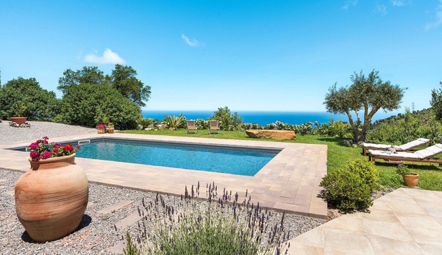 Charming country villa with pool near Cefalù