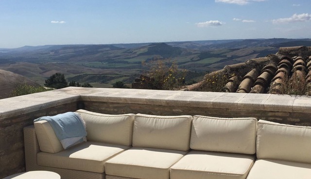 Charming house with stunning views in enchanting Irsina !