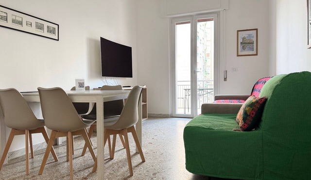 Charming newly renovated 2-bedroom apartment with AC, WiFi in the heart of Rome
