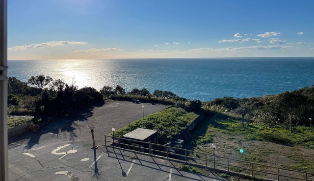 Cheerful 2 bedroom sea view house