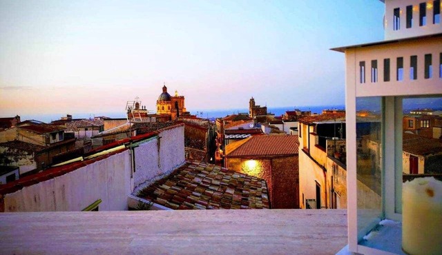 Cielo D'Alcamo center - Jester