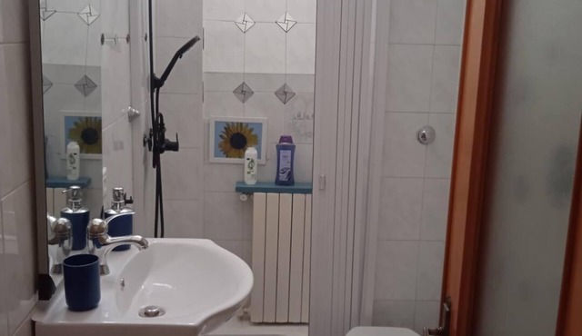 CITY CENTER APARTMENT IDEAL FOR FAMILIES SLEEPS 4 WITH FULL KITCHEN
