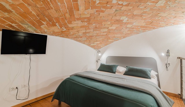 Comfort Triple Room with Private Courtyard and Air Conditioning