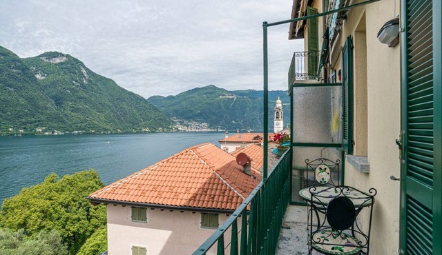 Comfortable 30 sqm studio flat, accommodating up to 3 people, located on the first floor of a building without an elevator.The property is located in the charming village of Nesso, one of the most charming and authentic spots on Lake Como. The location i in Nesso