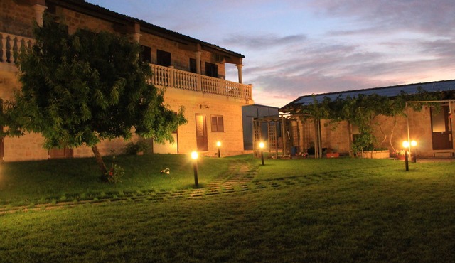 Comfortable quadruple room in a farmhouse with swimming pool