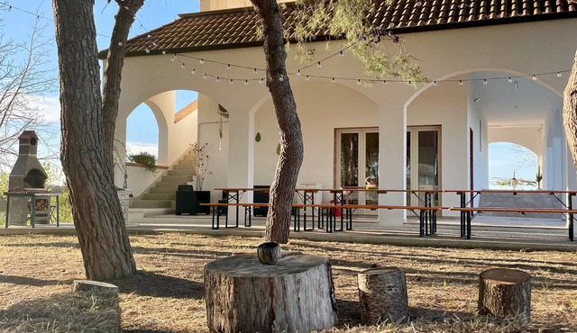 Comfortable villa in pine forest 15' from the sea/Lecce