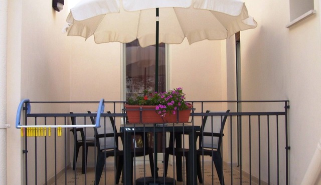 Convenient studio (50 sqm) in villa with garden terrace free wifi 2 mts to beach
