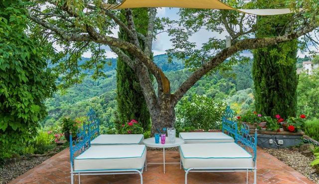 Cosy apartment in villa for 2 guests with pool, WIFI, TV, pets allowed, panoramic view and parking