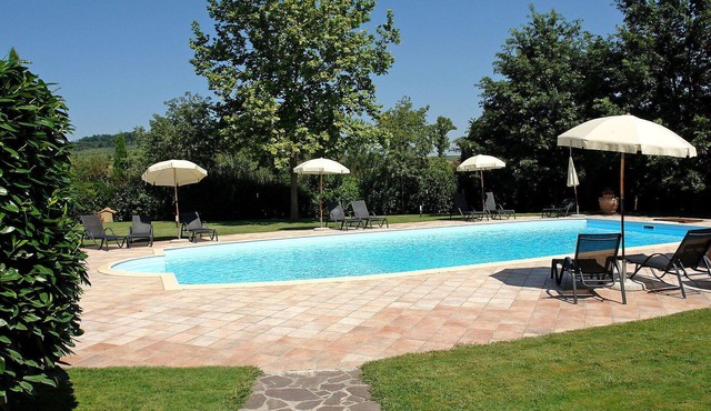 Cosy apartment in villa with pool, WIFI, TV, terrace and pets allowed, close to San Gimignano